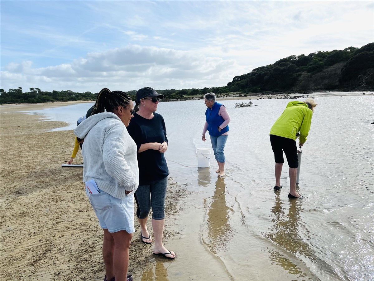 Pumping For Yabbies 10 - More hand to the pump please.jpg